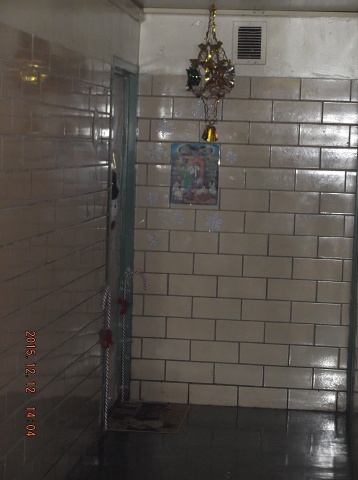 Ah, The Privledged Drug Dealers Decorate Their Turf!! 