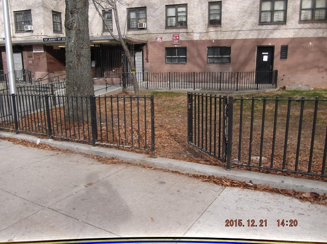 This Unlocked Gate Will Mash More Children's Fingers!! 