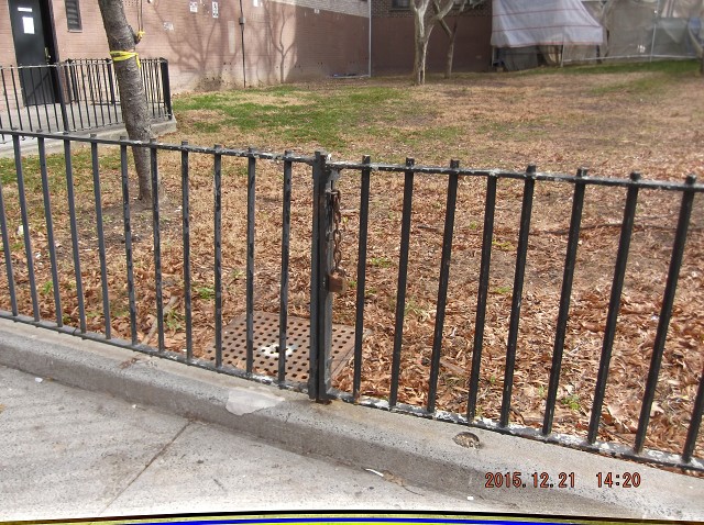 This Unlocked Gate Will Mash More Children's Fingers!! 